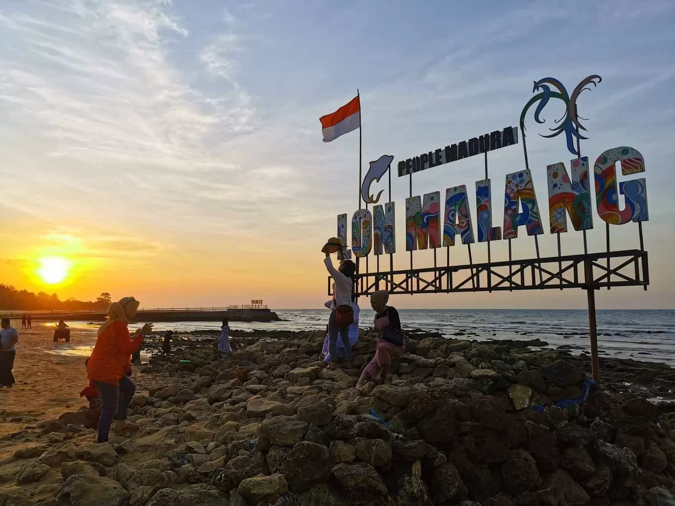 Tentang Pantai Lon Malang